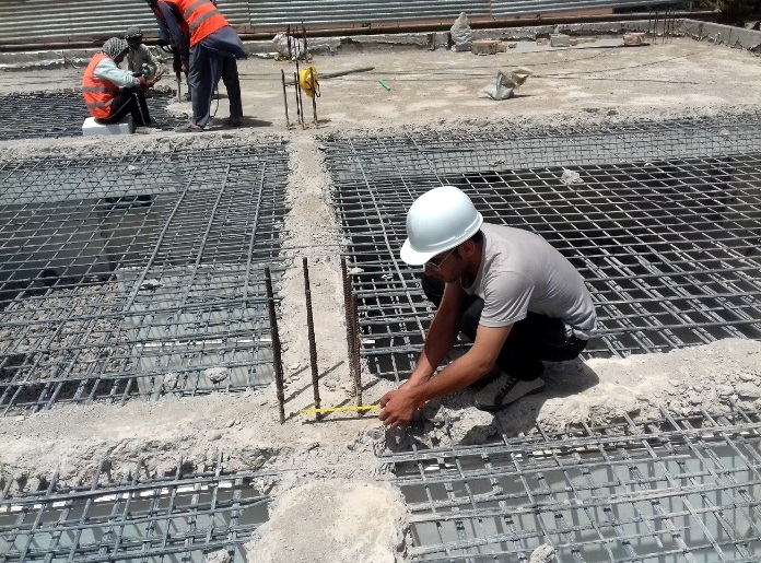 Integrity Volunteers prevent additional construction on a cracking ICU roof in Herat province