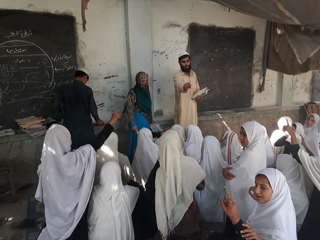 Integrity volunteer kicks off book collection and distribution campaign in Nangarhar